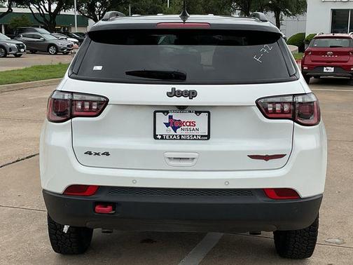 Bright White Clearcoat 2025 Jeep Compass Trailhawk
