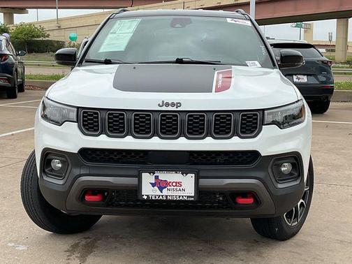 Bright White Clearcoat 2025 Jeep Compass Trailhawk