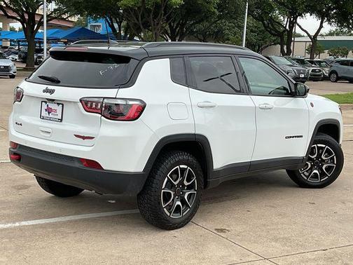 Bright White Clearcoat 2025 Jeep Compass Trailhawk
