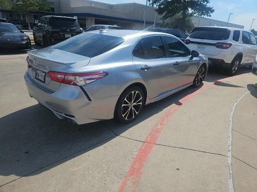2020 Toyota Camry SE