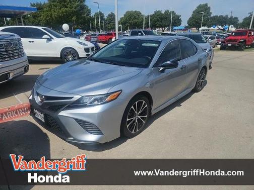 2020 Toyota Camry SE