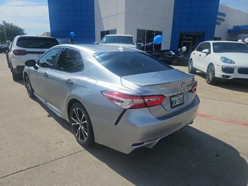2020 Toyota Camry SE