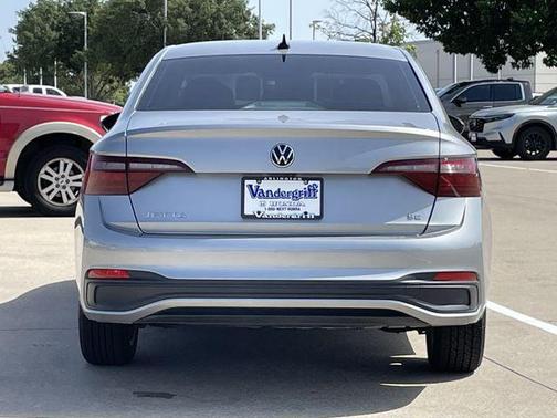 Deep Black Pearl 2024 Volkswagen Jetta 1.5T SE
