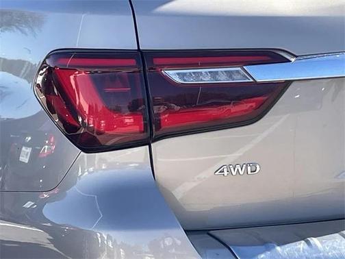 2023 INFINITI QX80 Luxe