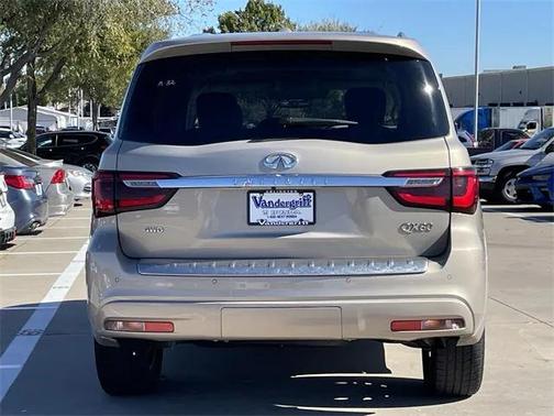 2023 INFINITI QX80 Luxe