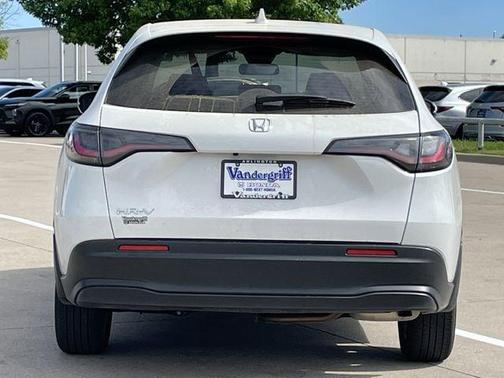 Platinum White Pearl 2025 Honda HR-V LX