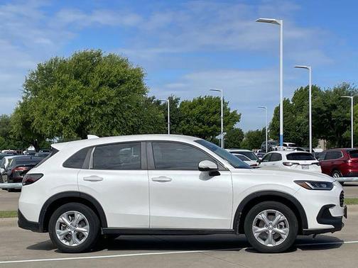 Platinum White Pearl 2025 Honda HR-V LX