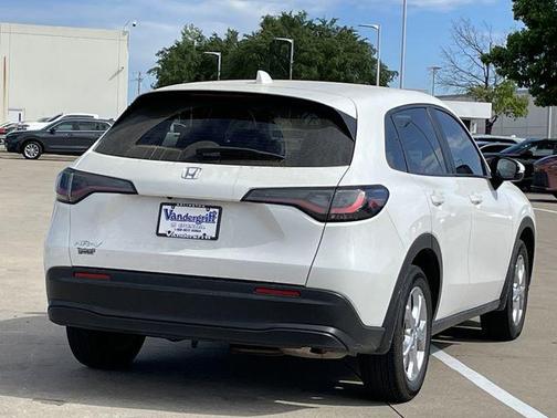 Platinum White Pearl 2025 Honda HR-V LX