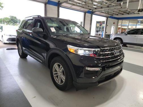 Agate Black Metallic 2022 Ford Explorer XLT