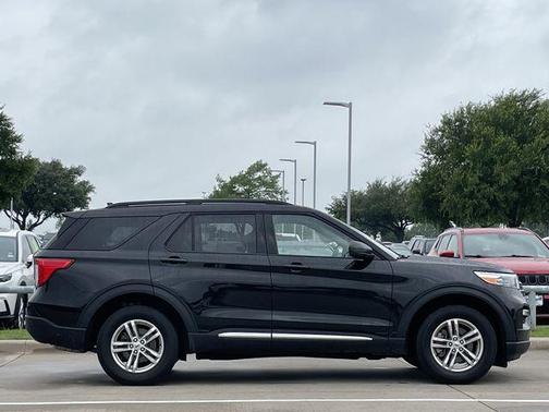 Agate Black Metallic 2022 Ford Explorer XLT
