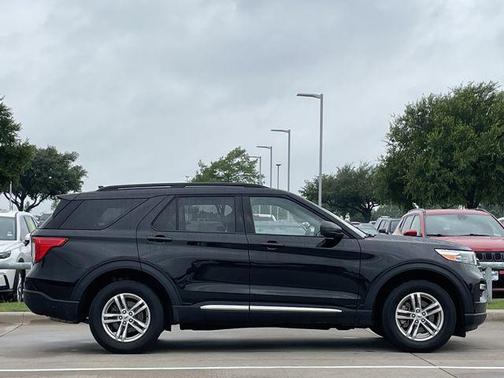 Agate Black Metallic 2022 Ford Explorer XLT