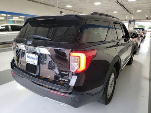 Agate Black Metallic 2022 Ford Explorer XLT