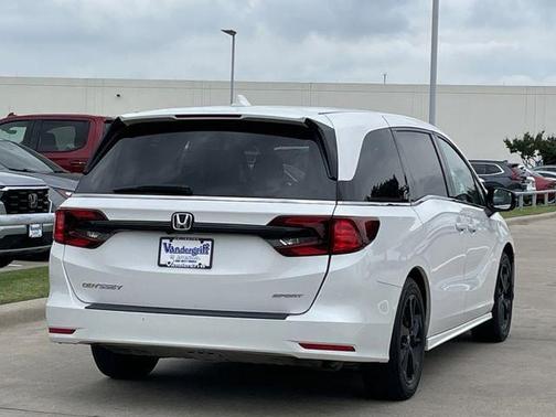Platinum White Pearl 2024 Honda Odyssey Sport