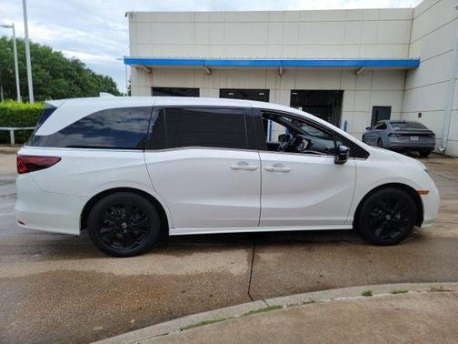 Platinum White Pearl 2024 Honda Odyssey Sport