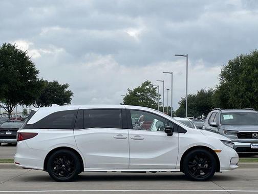 Platinum White Pearl 2024 Honda Odyssey Sport