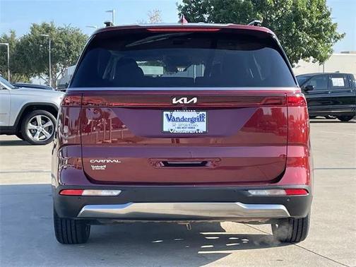 2023 Kia Carnival SX