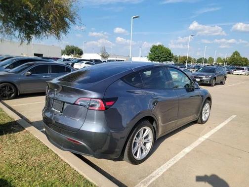 2022 Tesla Model Y Long Range Dual Motor All-Wheel Drive
