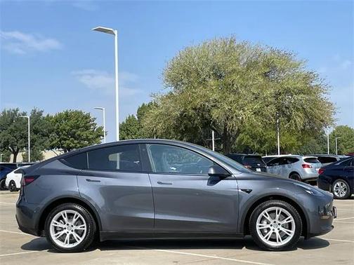 2022 Tesla Model Y Long Range Dual Motor All-Wheel Drive