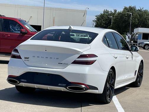 Uyuni White 2023 Genesis G70 3.3T AWD