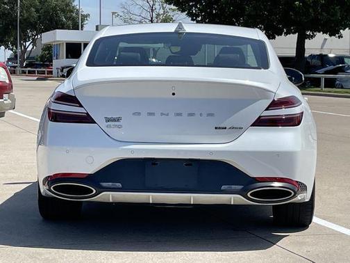 Uyuni White 2023 Genesis G70 3.3T AWD