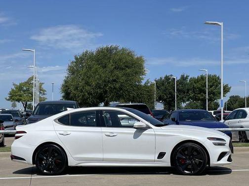 Uyuni White 2023 Genesis G70 3.3T AWD