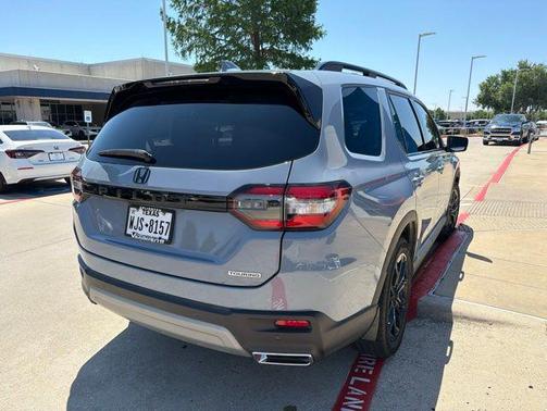 Sonic Gray Pearl 2025 Honda Pilot Touring 8-Passenger