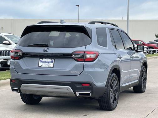 Sonic Gray Pearl 2025 Honda Pilot Touring 8-Passenger