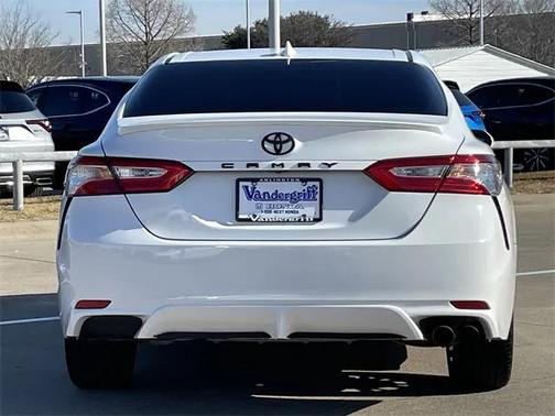 2020 Toyota Camry SE