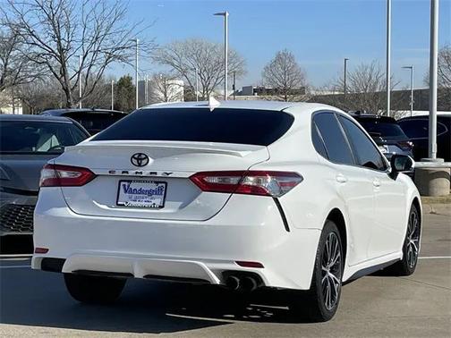 2020 Toyota Camry SE