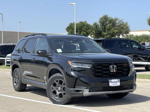 Crystal Black Pearl 2025 Honda Pilot TrailSport