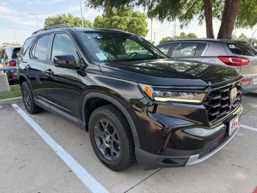 Crystal Black Pearl 2025 Honda Pilot TrailSport