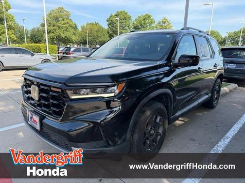 Crystal Black Pearl 2025 Honda Pilot TrailSport