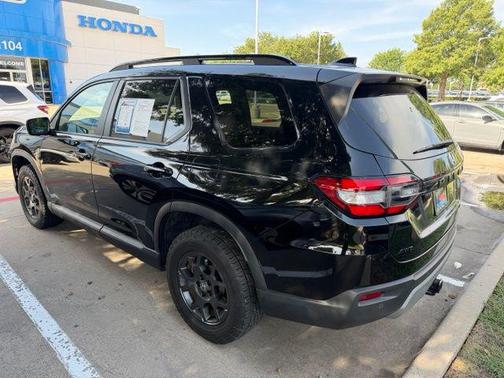 Crystal Black Pearl 2025 Honda Pilot TrailSport