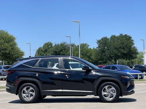 Black Pearl 2024 Hyundai TUCSON SE