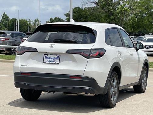 Platinum White Pearl 2026 Honda HR-V LX