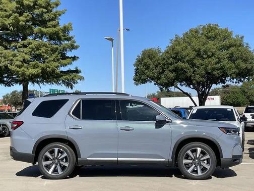2025 Honda Pilot Touring 8-Passenger