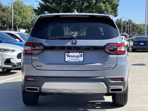 2025 Honda Pilot Touring 8-Passenger