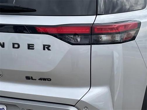 2023 Nissan Pathfinder SL 4WD