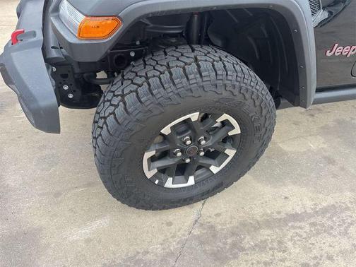Black Clearcoat 2026 Jeep Gladiator Rubicon
