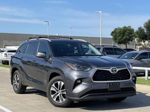 Magnetic Gray Metallic 2023 Toyota Highlander XLE