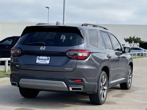 Gray 2023 Honda Pilot Touring 8-Passenger