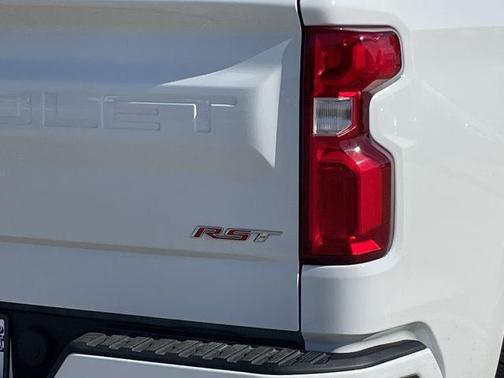 Summit White 2022 Chevrolet Silverado 1500 RST