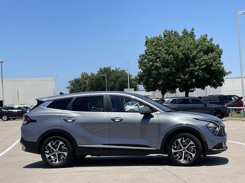 Everlasting Silver 2023 Kia Sportage EX