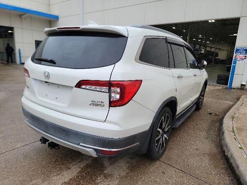 White Diamond Pearl 2019 Honda Pilot Elite