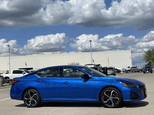 2025 Nissan Altima SR FWD