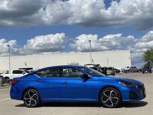 2025 Nissan Altima SR FWD