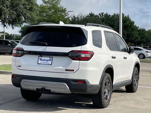 Platinum White Pearl 2024 Honda Pilot TrailSport