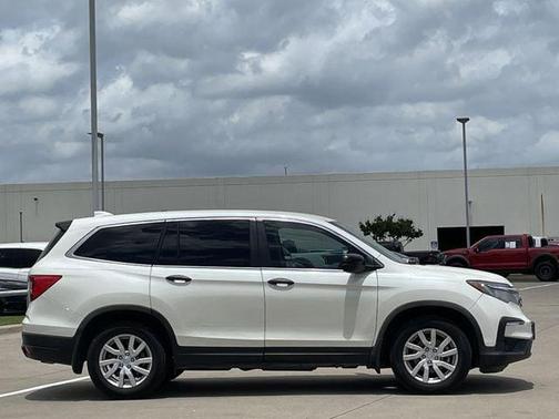 White Diamond Pearl 2019 Honda Pilot LX