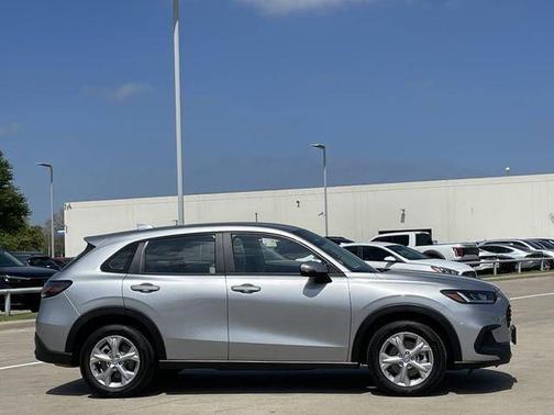 Lunar Silver 2025 Honda HR-V LX