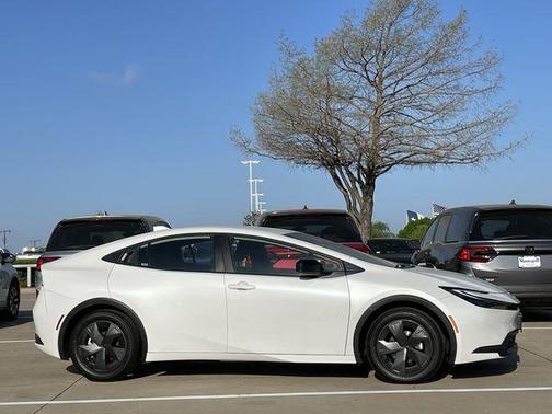 2025 Toyota Prius LE